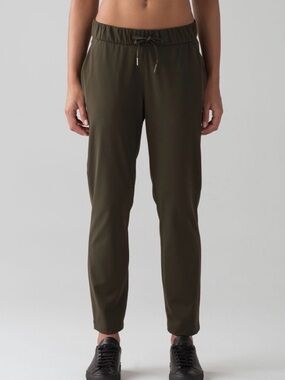Lululemon On The Fly Pant *28"
Dark Olive